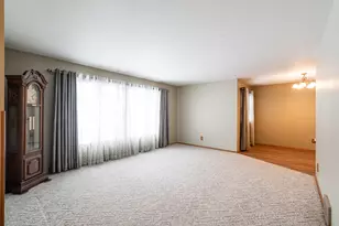 W136N8741 Esquire Rd, Menomonee Falls, WI 53051 - Photo 8