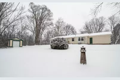 W136N8741  Esquire Rd, Menomonee Falls, WI 53051 - Photo 4