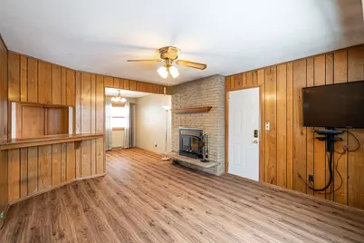 W136N8741  Esquire Rd, Menomonee Falls, WI 53051 - Photo 6