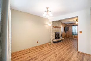 W136N8741 Esquire Rd, Menomonee Falls, WI 53051 - Photo 10