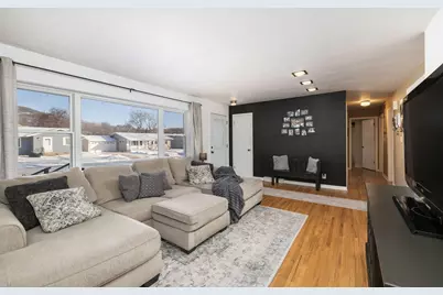 421  3rd St, La Crescent, MN 55947 - Photo 2