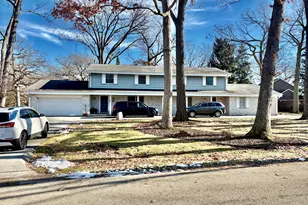 716 St Johns Dr, Delafield, WI 53018 - Photo 2