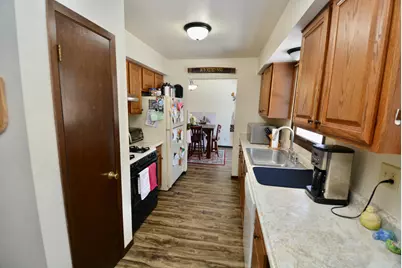 716  St. Johns Dr #718, Delafield, WI 53018 - Photo 24