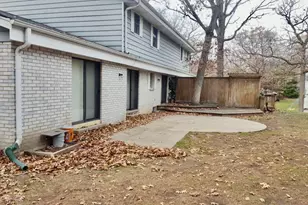 716 St Johns Dr, Delafield, WI 53018 - Photo 4