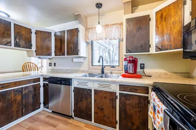 811  Pierce St, Onalaska, WI 54650 - Photo 4