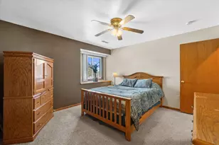 W240N2524 E Parkway Meadow Cir, Pewaukee, WI 53072 - Photo 10