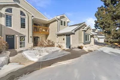 W240N2524 E Parkway Meadow Cir #5, Pewaukee, WI 53072 - Photo 1