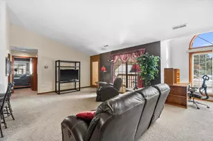 W240N2524 E Parkway Meadow Cir, Pewaukee, WI 53072 - Photo 4