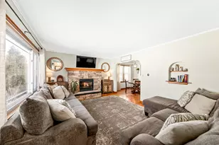 4864 N Hollywood Ave, Whitefish Bay, WI 53217 - Photo 2