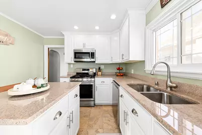 4864 N Hollywood Ave, Whitefish Bay, WI 53217 - Photo 10