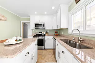 4864 N Hollywood Ave, Whitefish Bay, WI 53217 - Photo 10