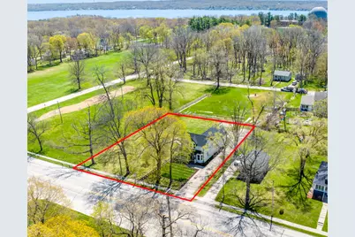 397 W Geneva St, Williams Bay, WI 53191 - Photo 4