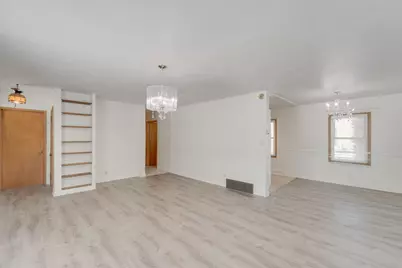 W169N8673  Sheridan Dr, Menomonee Falls, WI 53051 - Photo 4