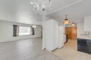 W169N8673 Sheridan Dr, Menomonee Falls, WI 53051 - Photo 6