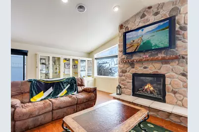 1735 S Oneida St, Green Bay, WI 54304 - Photo 6