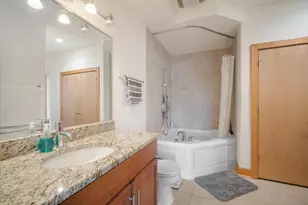 1550 E Royall Pl, Milwaukee, WI 53202 - Photo 10