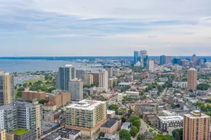 1550 E Royall Pl, Milwaukee, WI 53202 - Photo 20