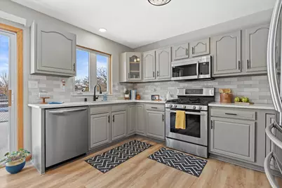 6322  Newcastle Ln, Racine, WI 53402 - Photo 12