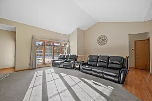 4007 W Cypress Ln, Franklin, WI 53132 - Photo 4