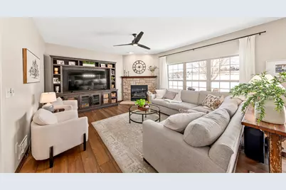 3822  Creekside Dr, Waukesha, WI 53189 - Photo 8