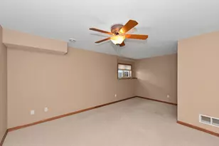 215 Endfield Cir, Waukesha, WI 53186 - Photo 26