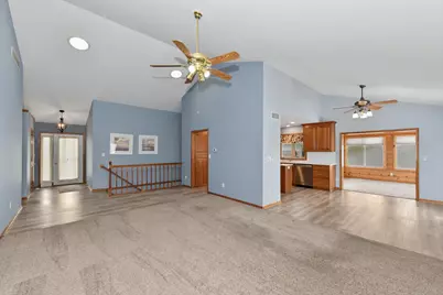 215  Endfield Cir, Waukesha, WI 53186 - Photo 4