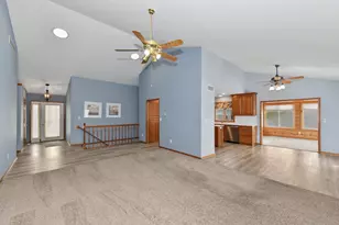 215 Endfield Cir, Waukesha, WI 53186 - Photo 4