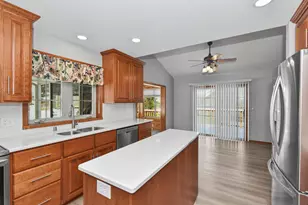 215 Endfield Cir, Waukesha, WI 53186 - Photo 8