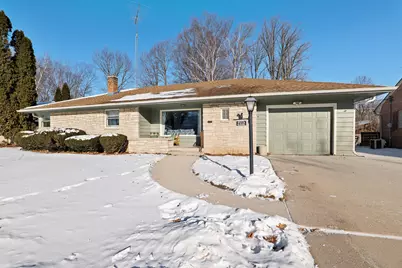 2112  Markham St, Manitowoc, WI 54220 - Photo 1