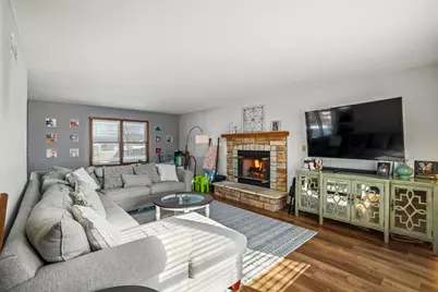 8608  Camelot Trce, Sturtevant, WI 53177 - Photo 4