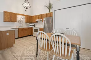 3640 E Barbara Ct, Oak Creek, WI 53154 - Photo 8