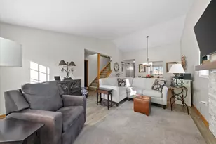 W68N915 Washington Ave, Cedarburg, WI 53012 - Photo 6