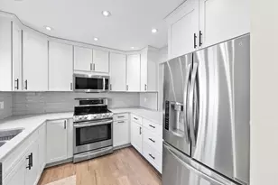 W68N915 Washington Ave, Cedarburg, WI 53012 - Photo 12