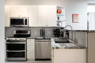 1550 N Warren Ave, Milwaukee, WI 53202 - Photo 8