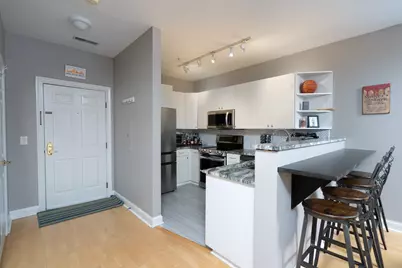 1550 N Warren Ave #308, Milwaukee, WI 53202 - Photo 6