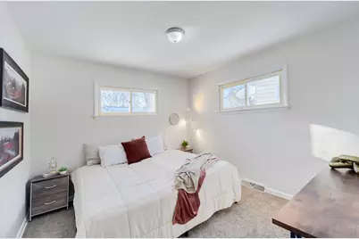 7016 W Thurston Ct, Milwaukee, WI 53218 - Photo 10