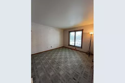 9215 W County Line Rd, Milwaukee, WI 53224 - Photo 32