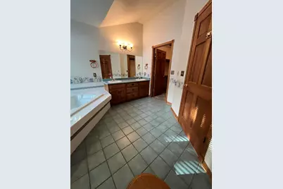 9215 W County Line Rd, Milwaukee, WI 53224 - Photo 30