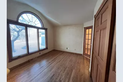 9215 W County Line Rd, Milwaukee, WI 53224 - Photo 18