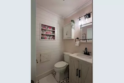 W196N16501  Hawthorn Dr, Jackson, WI 53037 - Photo 2