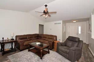 W1401 Valley View Ct, Ixonia, WI 53036 - Photo 4