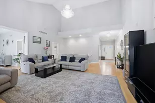 10831 N Essex Dr, Mequon, WI 53092 - Photo 8