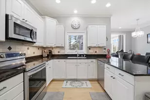 10831 N Essex Dr, Mequon, WI 53092 - Photo 22