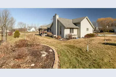 767  Alex Ct, Pewaukee, WI 53072 - Photo 8