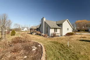 767 Alex Ct, Pewaukee, WI 53072 - Photo 8