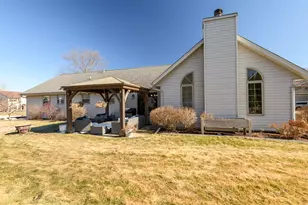 767 Alex Ct, Pewaukee, WI 53072 - Photo 6