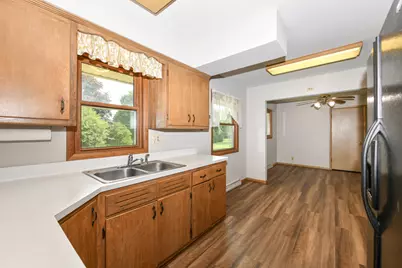 N70W13848  Brentwood Dr, Menomonee Falls, WI 53051 - Photo 10