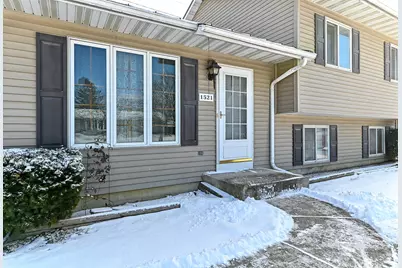 1521  Prairie Dr, Racine, WI 53406 - Photo 2