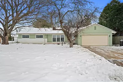 7216 N Mohawk Ave, Glendale, WI 53217 - Photo 1