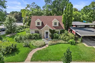 208 Maple Terrace, Oconomowoc, WI 53066 - Photo 4